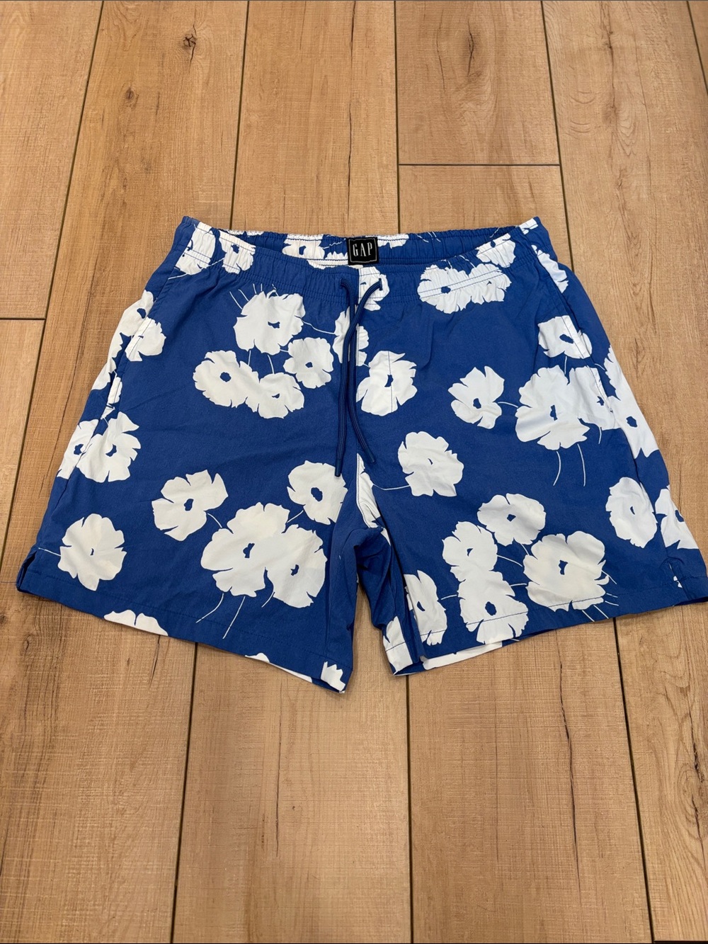 GAP Men’s Blue & White Floral Swim Shorts